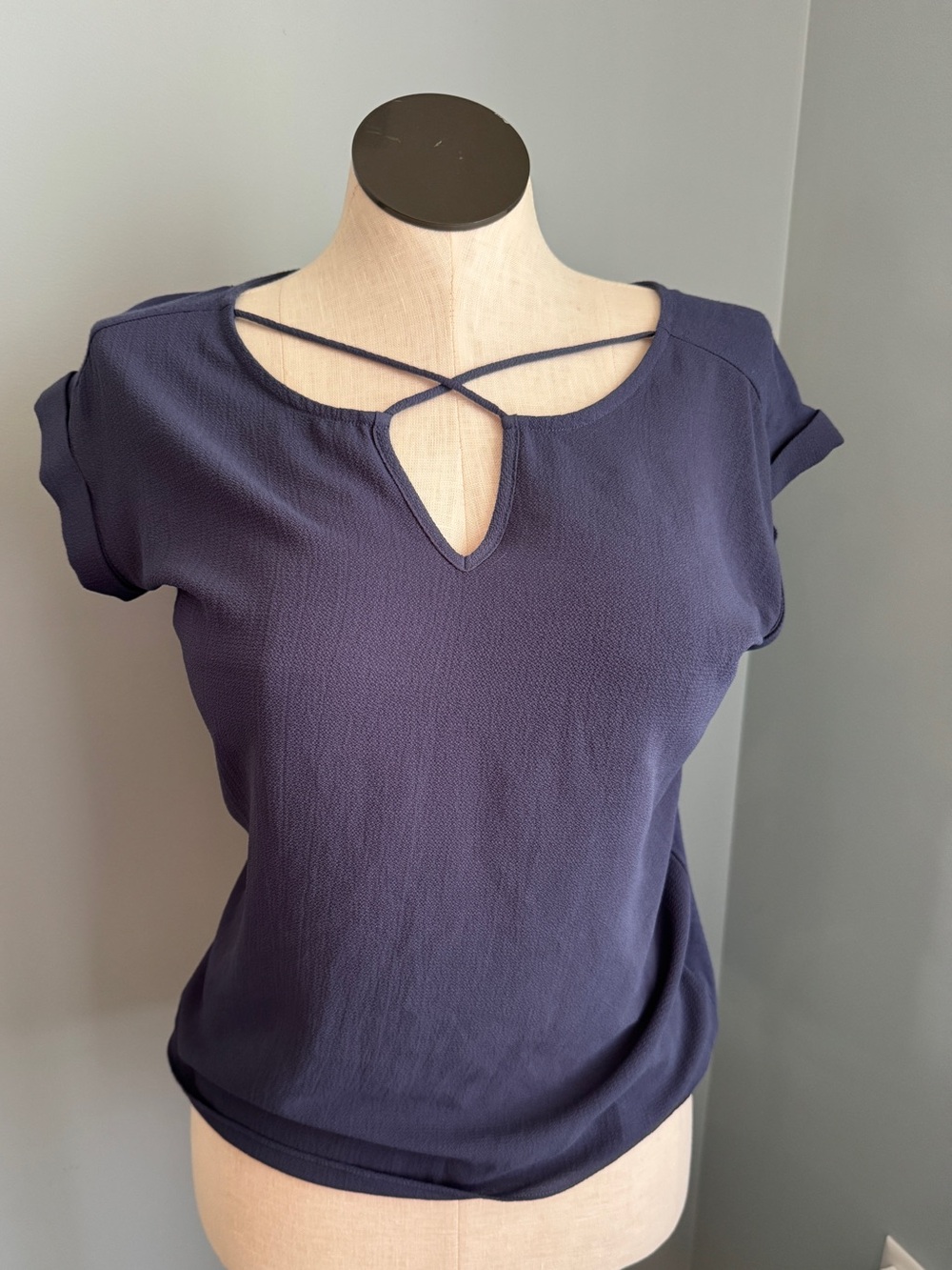 Women’s Short Sleeve Crisscross Keyhole Top in Navy